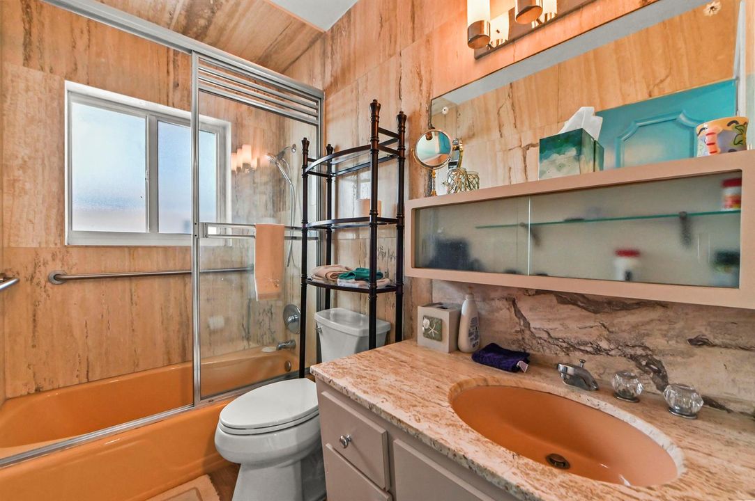 24 Bathroom 01
