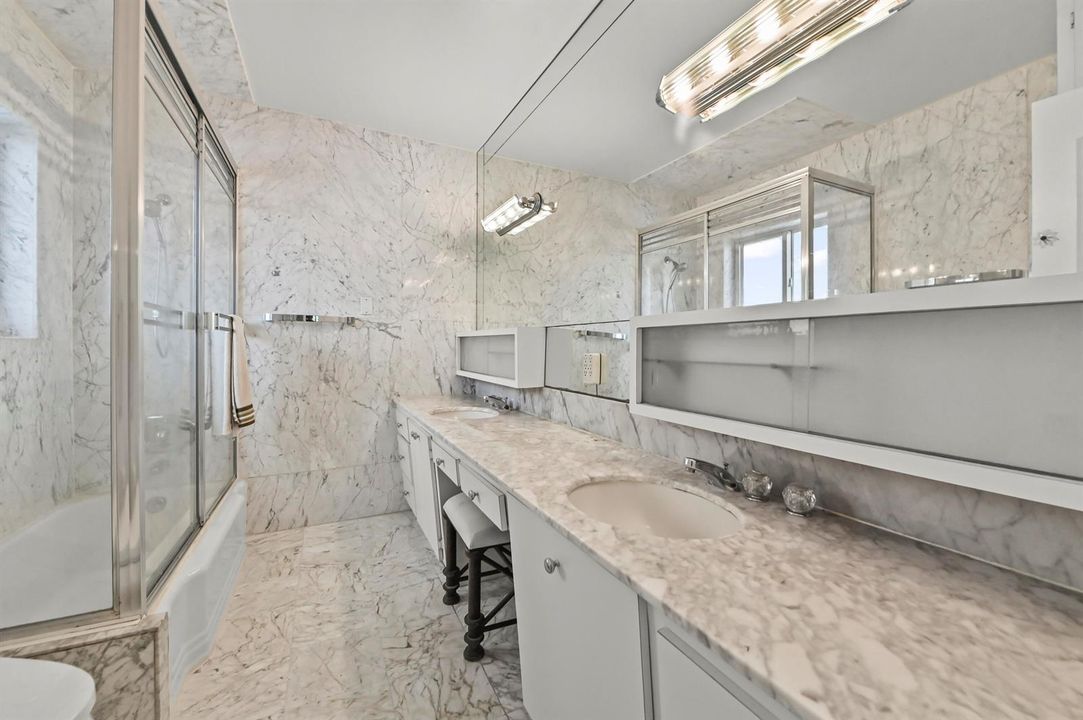 31 Bathroom 01