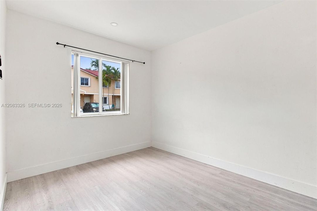 For Sale: $465,000 (4 beds, 3 baths, 1386 Square Feet)
