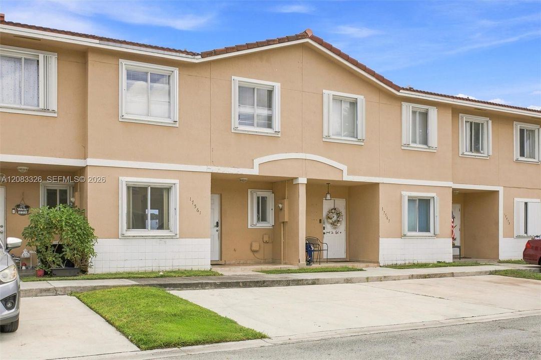For Sale: $465,000 (4 beds, 3 baths, 1386 Square Feet)