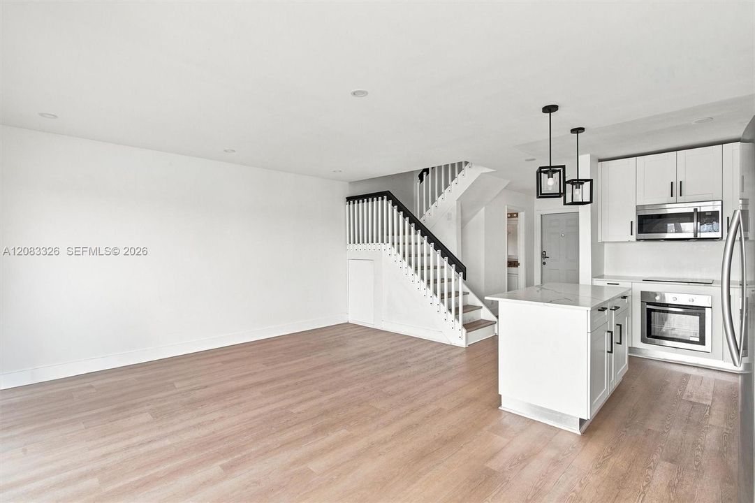 For Sale: $465,000 (4 beds, 3 baths, 1386 Square Feet)