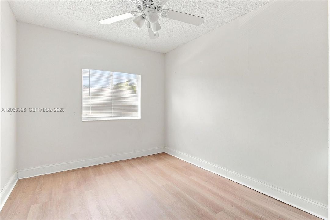 For Sale: $465,000 (4 beds, 3 baths, 1386 Square Feet)