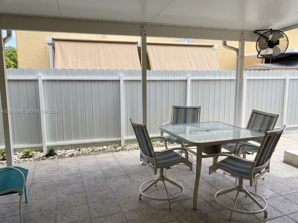 For Sale: $280,000 (2 beds, 2 baths, 765 Square Feet)