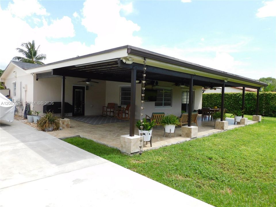 What a great Covered Terrace to gather with family and friends.