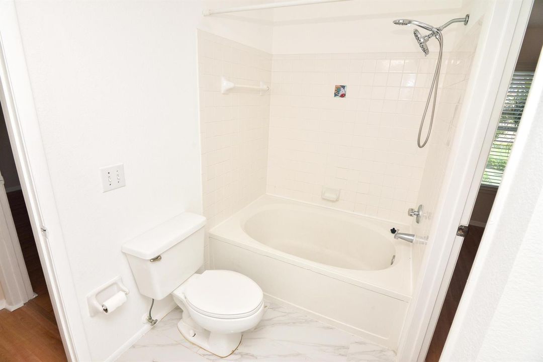 38-bathroom