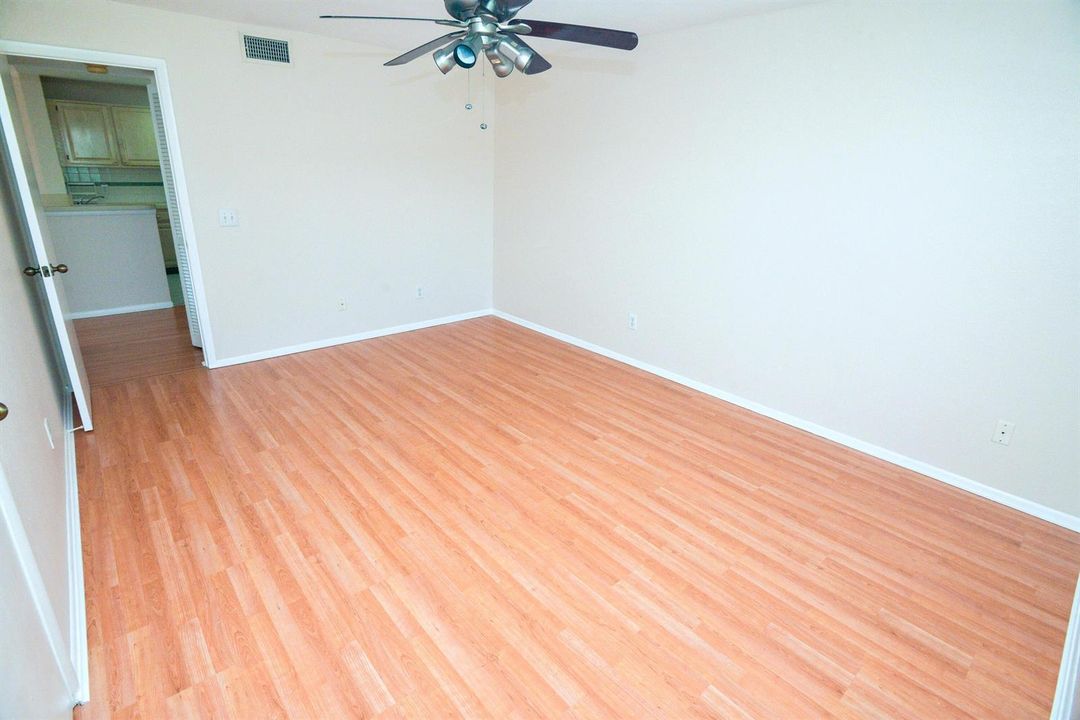 25-bedroom1