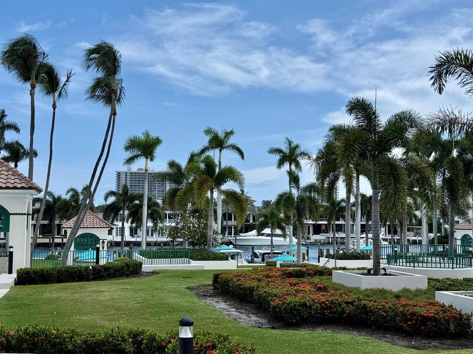 Mizner Court New 100-120 Upper Deck
