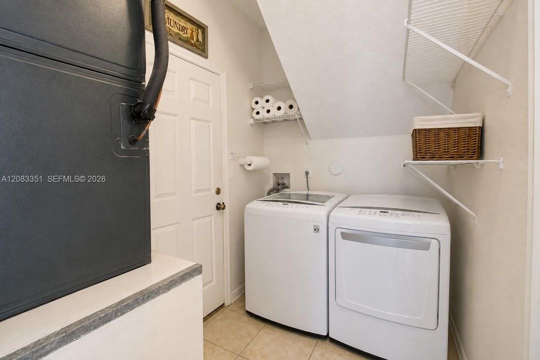 For Sale: $665,000 (5 beds, 3 baths, 2869 Square Feet)