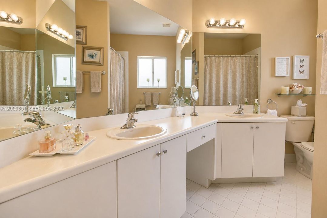 For Sale: $665,000 (5 beds, 3 baths, 2869 Square Feet)