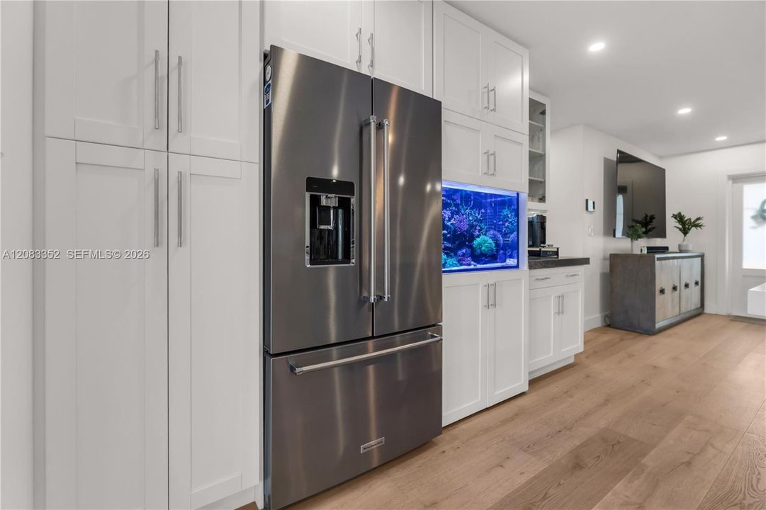 For Sale: $829,900 (3 beds, 2 baths, 1164 Square Feet)