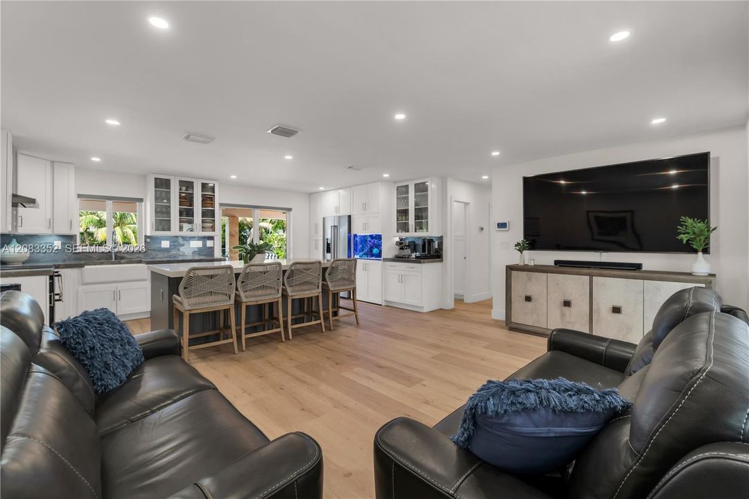 For Sale: $829,900 (3 beds, 2 baths, 1164 Square Feet)