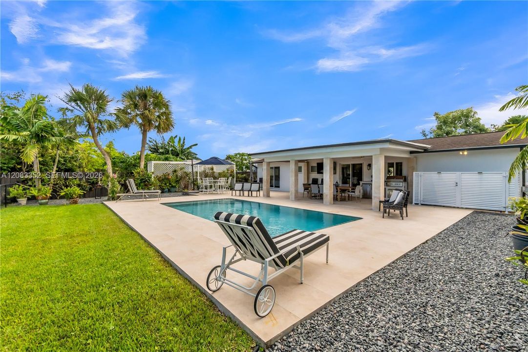For Sale: $829,900 (3 beds, 2 baths, 1164 Square Feet)