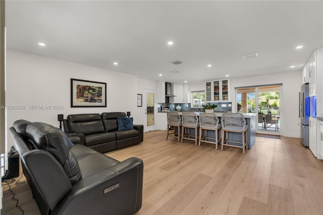 For Sale: $829,900 (3 beds, 2 baths, 1164 Square Feet)