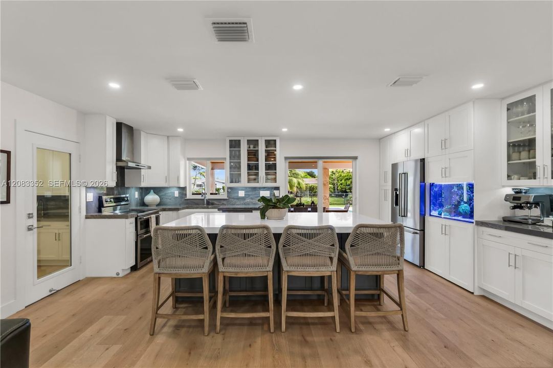 For Sale: $829,900 (3 beds, 2 baths, 1164 Square Feet)