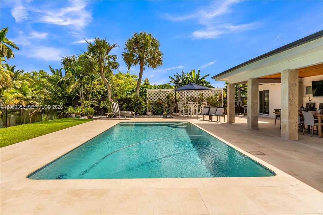For Sale: $829,900 (3 beds, 2 baths, 1164 Square Feet)