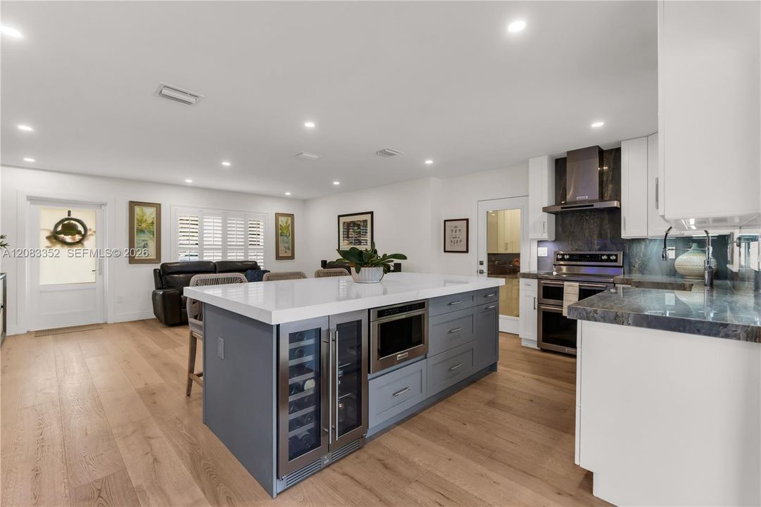For Sale: $829,900 (3 beds, 2 baths, 1164 Square Feet)