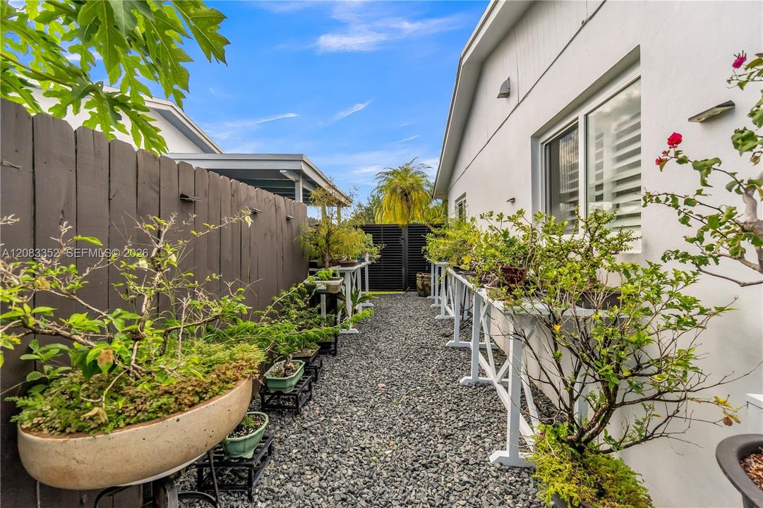 For Sale: $829,900 (3 beds, 2 baths, 1164 Square Feet)