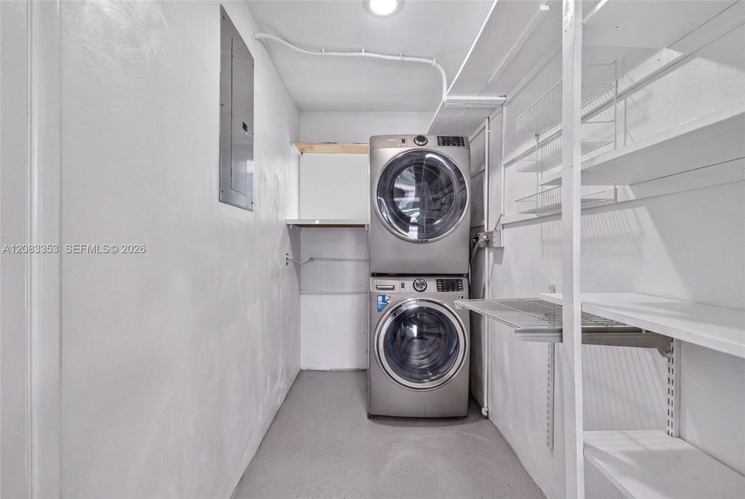 На продажу: $425,000 (2 спален, 1 ванн, 978 Квадратных фут)
