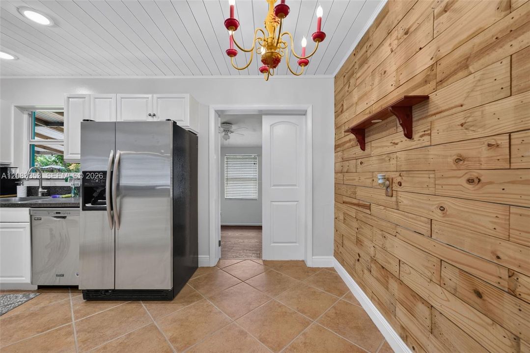 На продажу: $425,000 (2 спален, 1 ванн, 978 Квадратных фут)