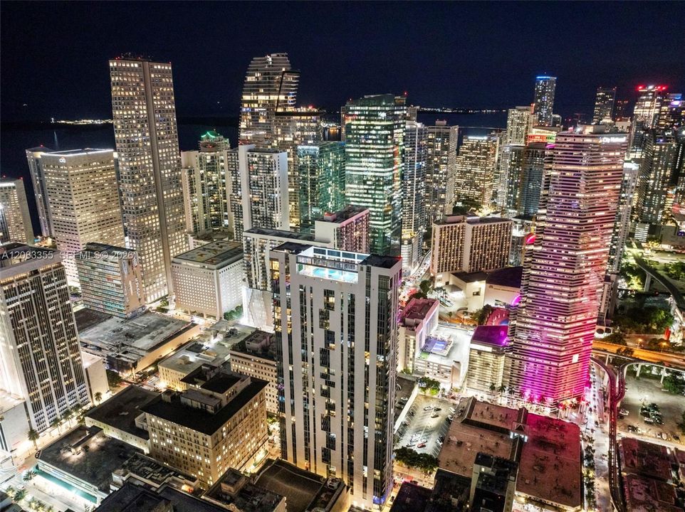 For Rent: $2,700 (1 beds, 1 baths, 564 Square Feet)
