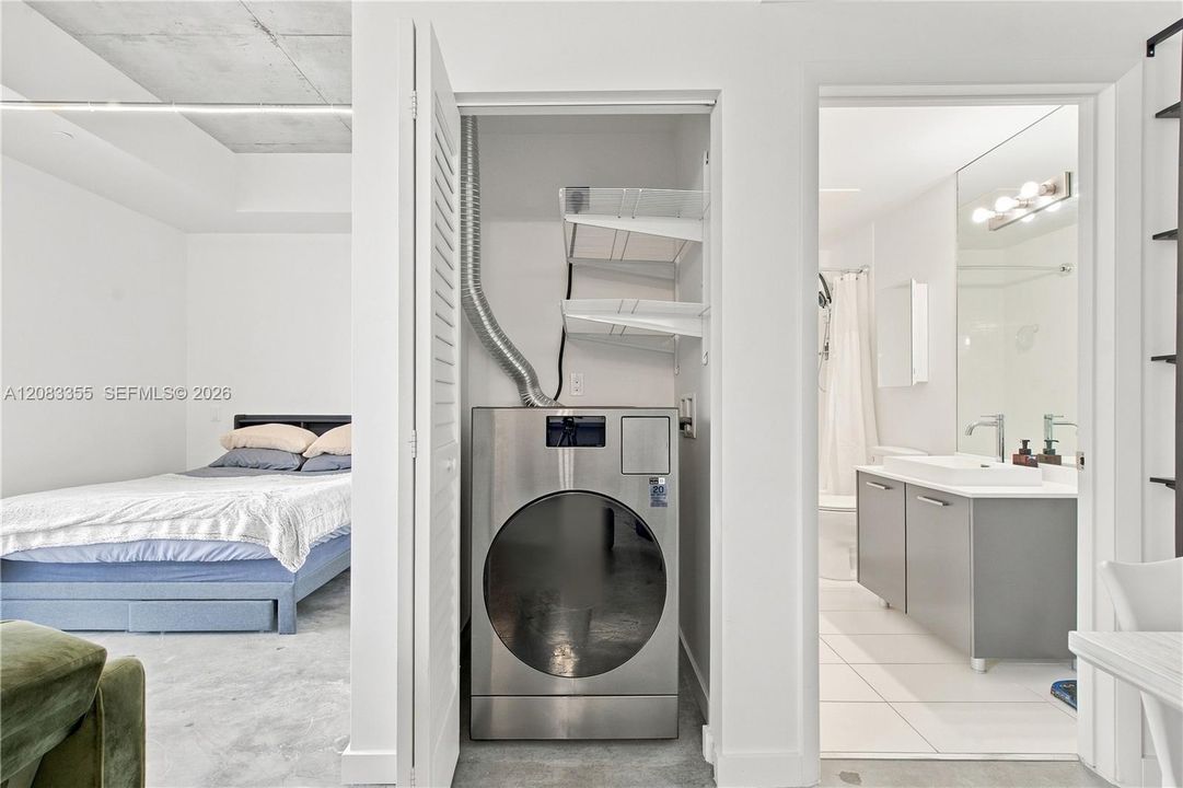 For Rent: $2,700 (1 beds, 1 baths, 564 Square Feet)