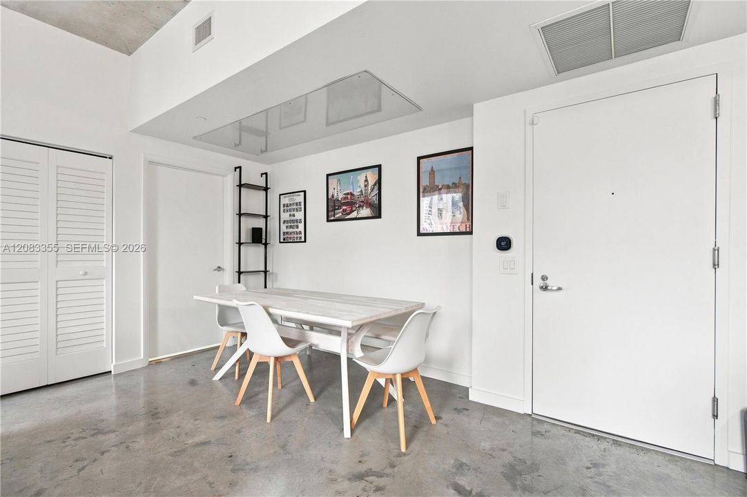 For Rent: $2,700 (1 beds, 1 baths, 564 Square Feet)