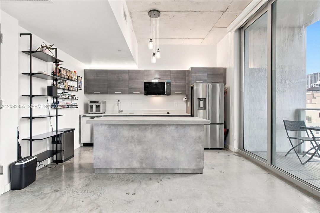 For Rent: $2,700 (1 beds, 1 baths, 564 Square Feet)