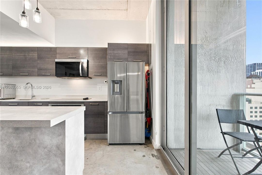 For Rent: $2,700 (1 beds, 1 baths, 564 Square Feet)