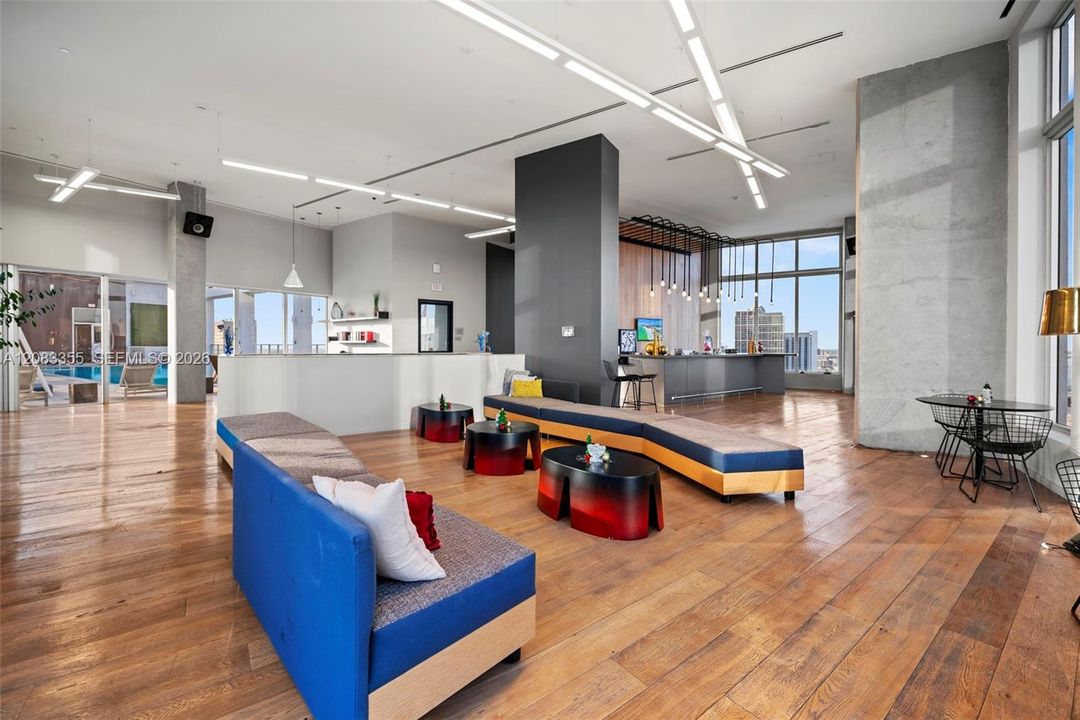 For Rent: $2,700 (1 beds, 1 baths, 564 Square Feet)