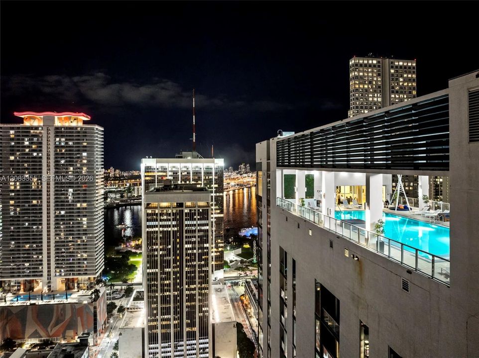 For Rent: $2,700 (1 beds, 1 baths, 564 Square Feet)