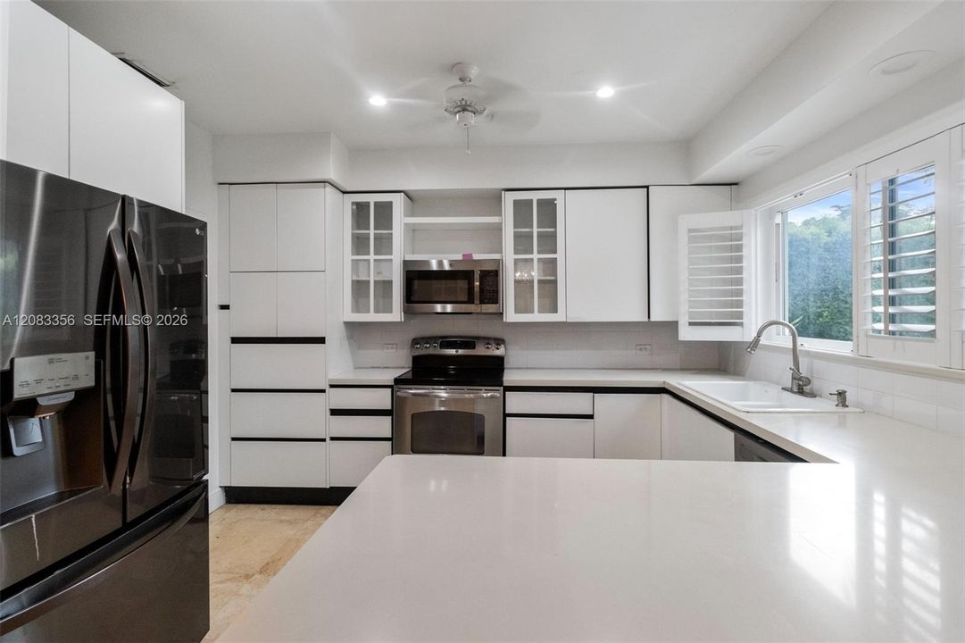 Large Gourmet Kitchen Bathed in SUnlight