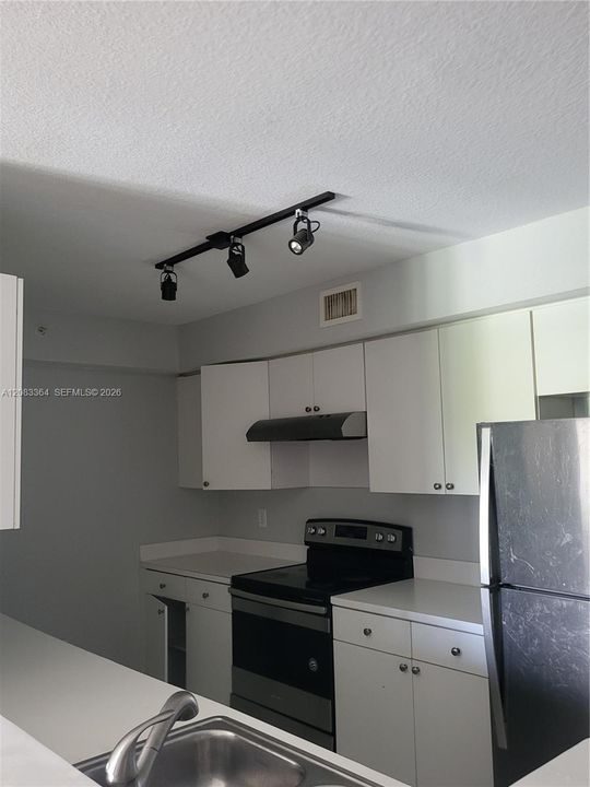 На продажу: $199,900 (3 спален, 2 ванн, 1126 Квадратных фут)
