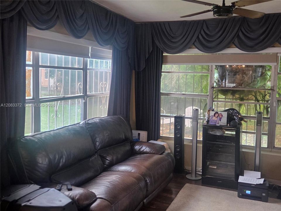 En Venta: $525,000 (3 camas, 2 baños, 1572 Pies cuadrados)