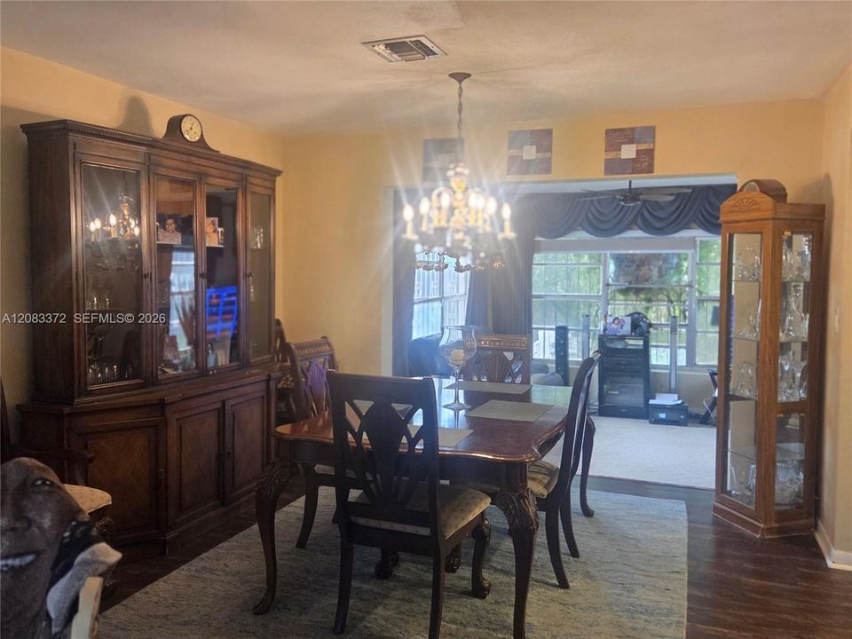 En Venta: $525,000 (3 camas, 2 baños, 1572 Pies cuadrados)