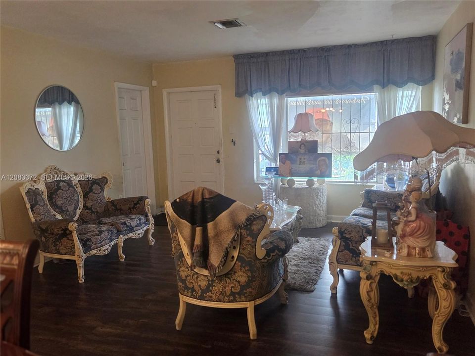 En Venta: $525,000 (3 camas, 2 baños, 1572 Pies cuadrados)