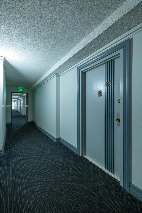 For Sale: $250,000 (1 beds, 1 baths, 767 Square Feet)