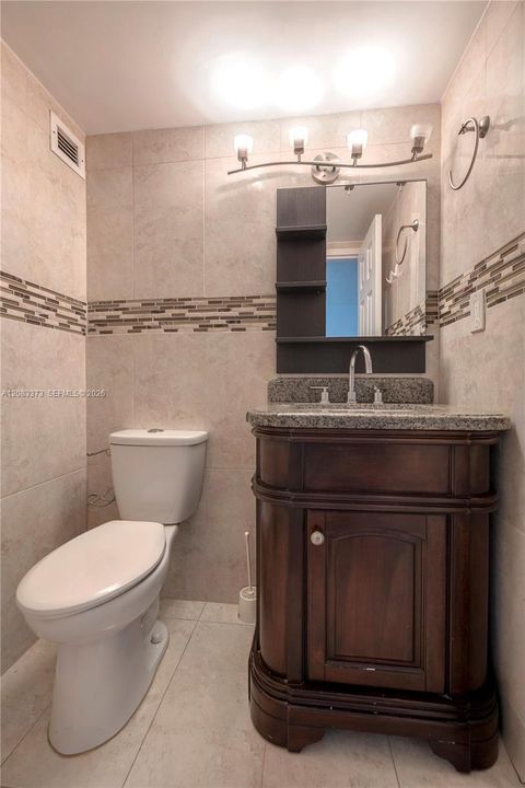 For Sale: $250,000 (1 beds, 1 baths, 767 Square Feet)