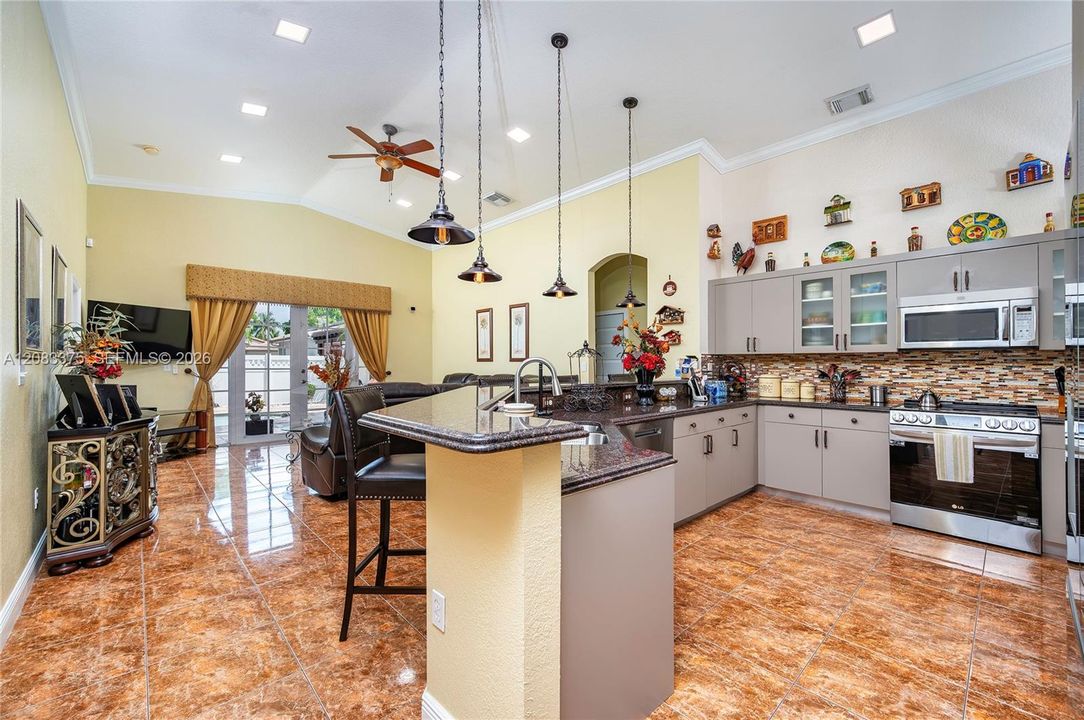 For Sale: $815,000 (4 beds, 2 baths, 1967 Square Feet)