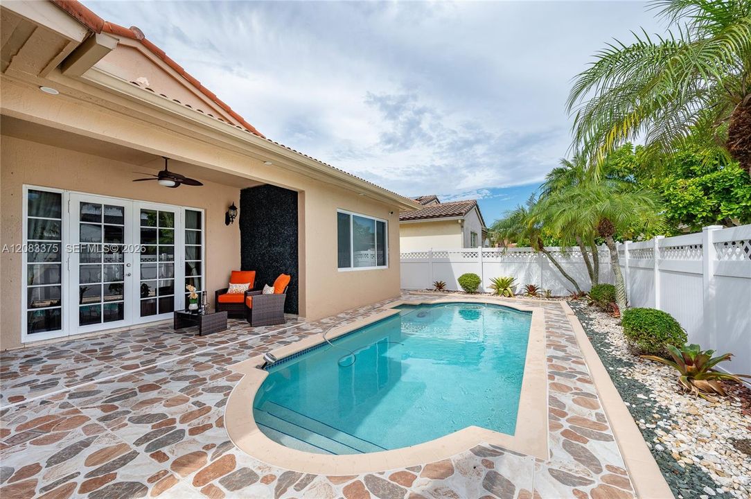 For Sale: $815,000 (4 beds, 2 baths, 1967 Square Feet)