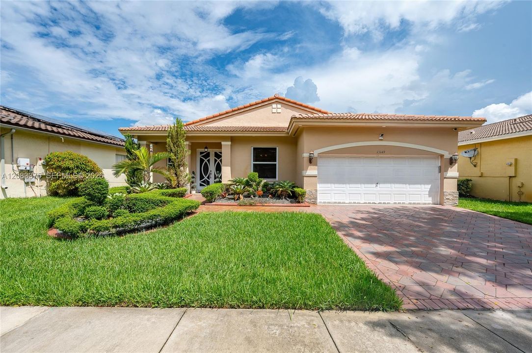 For Sale: $815,000 (4 beds, 2 baths, 1967 Square Feet)