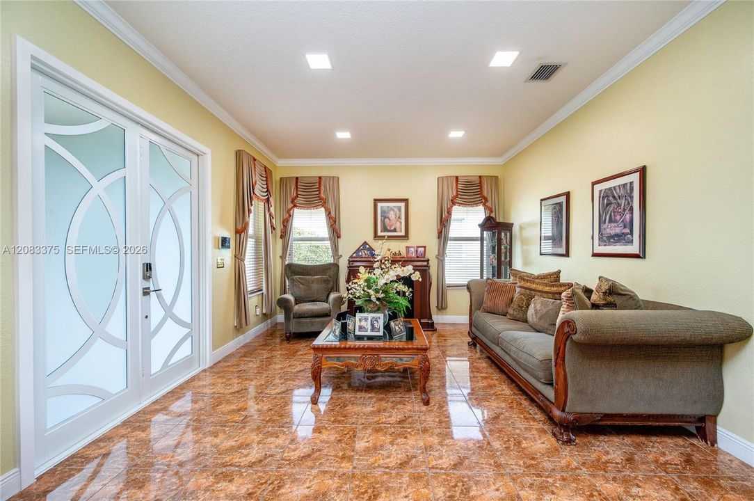 For Sale: $815,000 (4 beds, 2 baths, 1967 Square Feet)