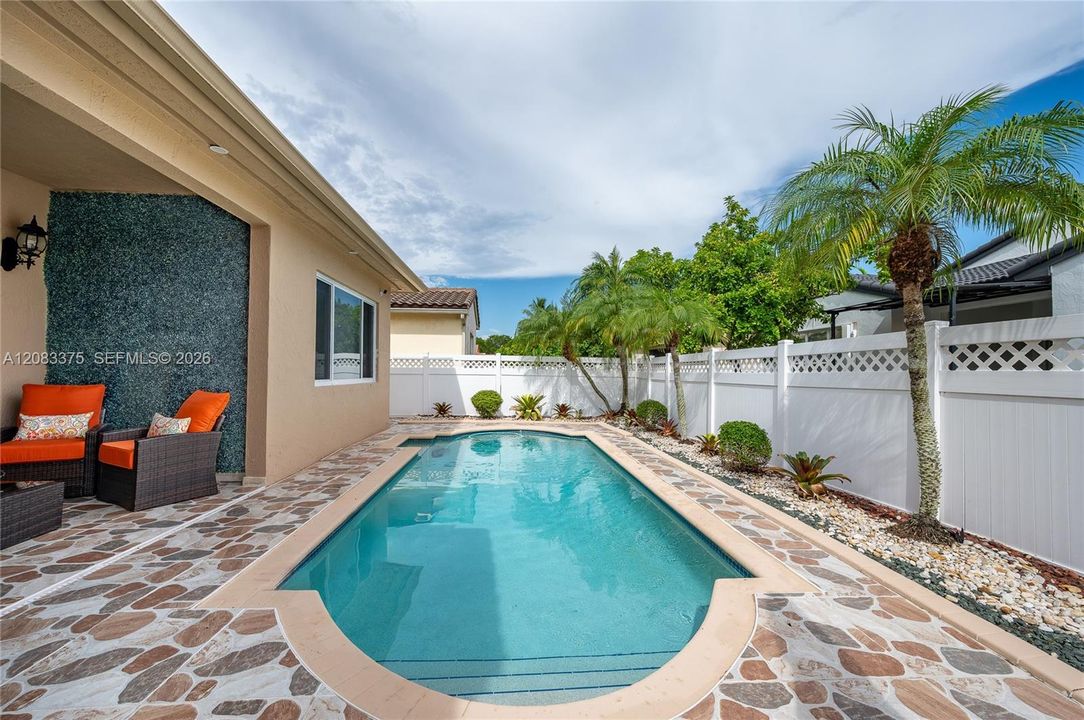 For Sale: $815,000 (4 beds, 2 baths, 1967 Square Feet)