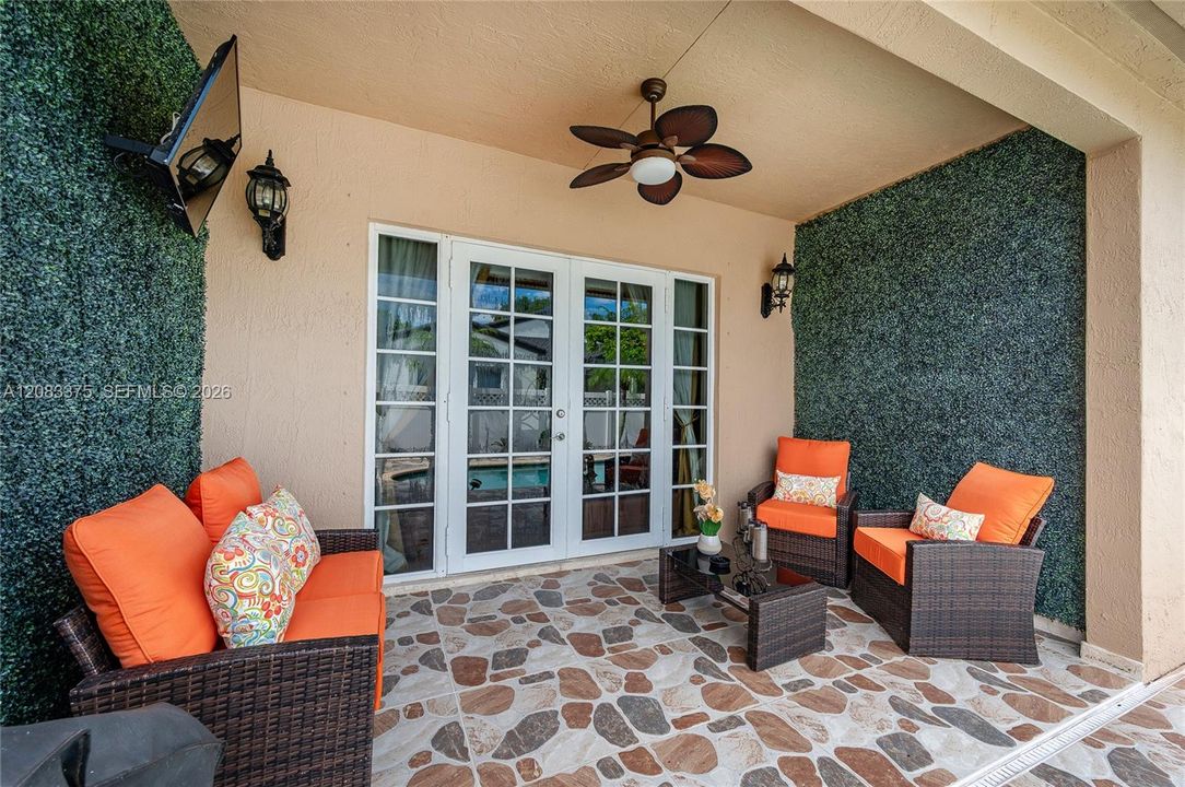 For Sale: $815,000 (4 beds, 2 baths, 1967 Square Feet)