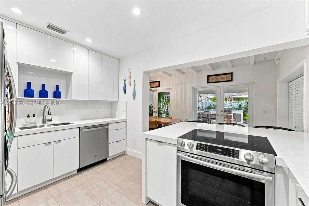 For Sale: $1,600,000 (3 beds, 3 baths, 1523 Square Feet)