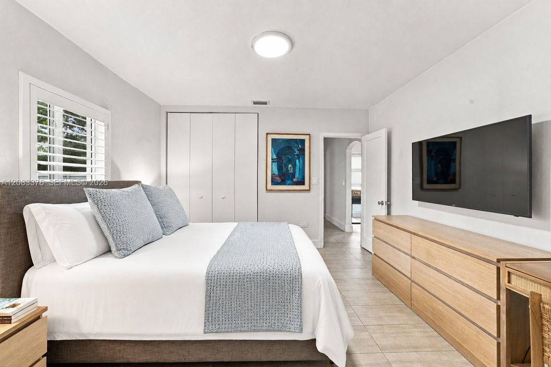 For Sale: $1,600,000 (3 beds, 3 baths, 1523 Square Feet)