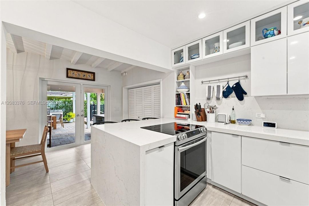 For Sale: $1,600,000 (3 beds, 3 baths, 1523 Square Feet)