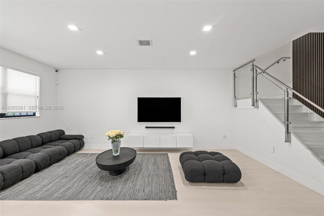 En Venta: $895,000 (4 camas, 3 baños, 2020 Pies cuadrados)
