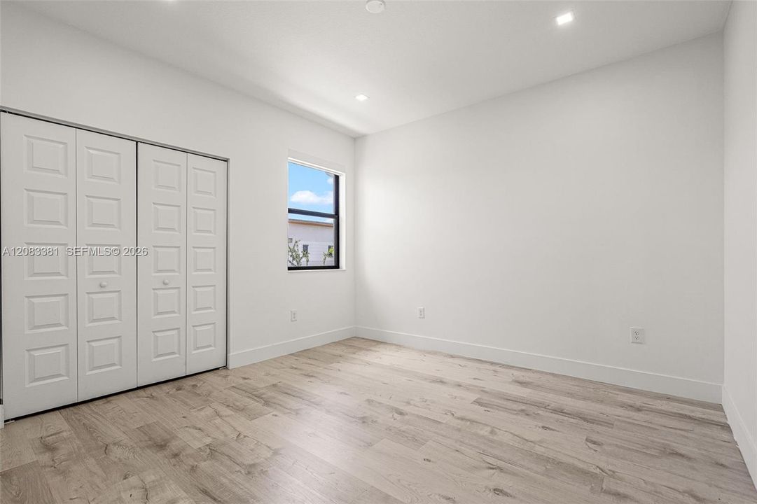 En Venta: $895,000 (4 camas, 3 baños, 2020 Pies cuadrados)