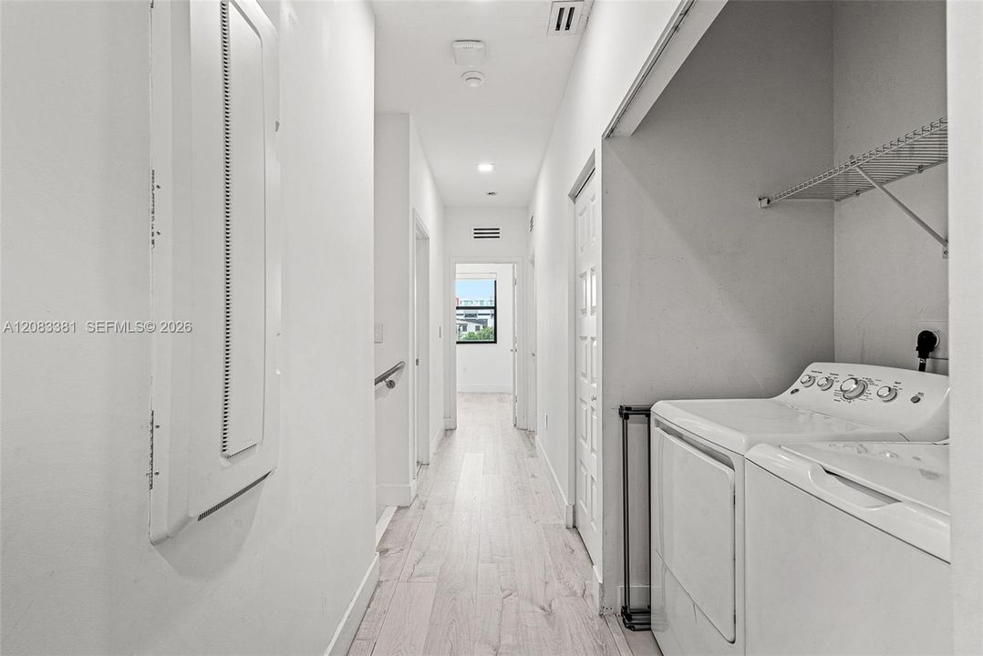 En Venta: $895,000 (4 camas, 3 baños, 2020 Pies cuadrados)