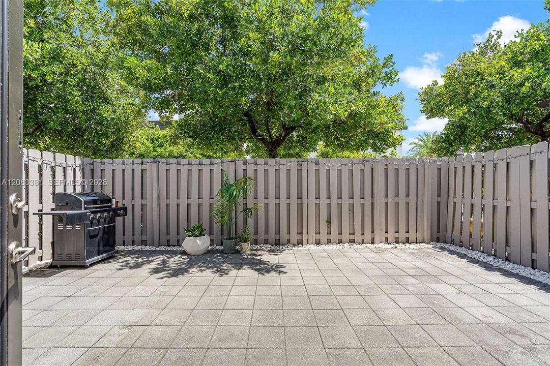 En Venta: $895,000 (4 camas, 3 baños, 2020 Pies cuadrados)